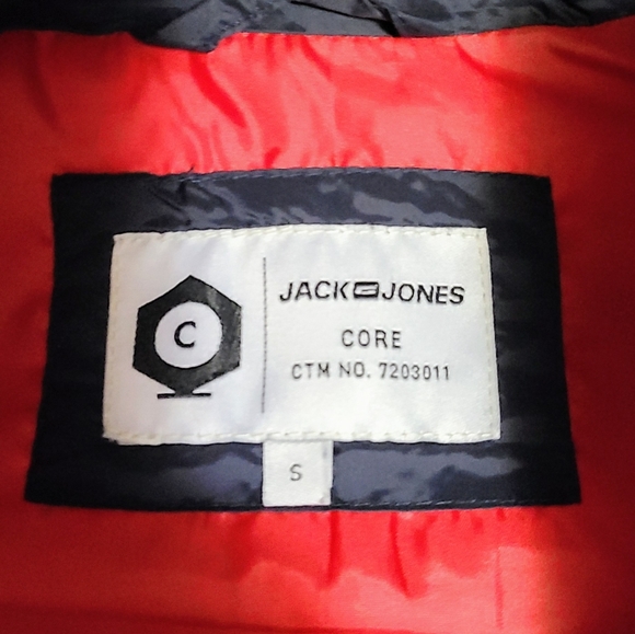 Jack jones, small insulated vest - Picture 2 of 2